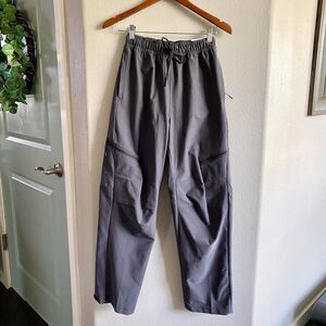 Nike Tech Men’s Woven Pants Loose Fit Straight Leg Grey Size XS New $120